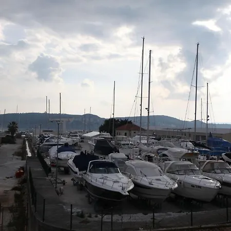 Apartmani Ivana Trogir Exterior photo